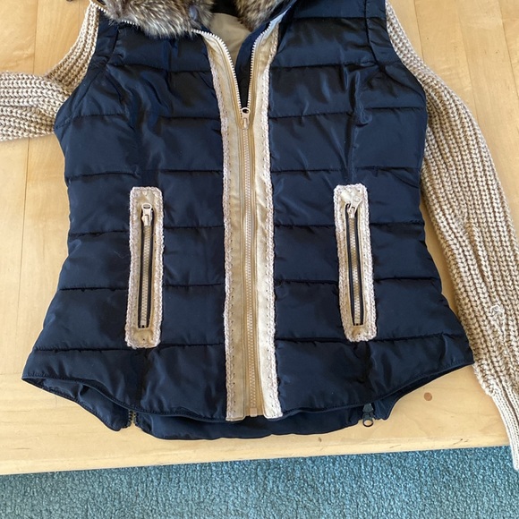 MontanaCo Black & Tan Vest w / Faux Fur - Picture 3 of 6